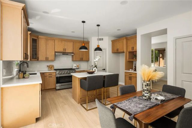 705 E Lemon Swirl, Azusa, CA 91702