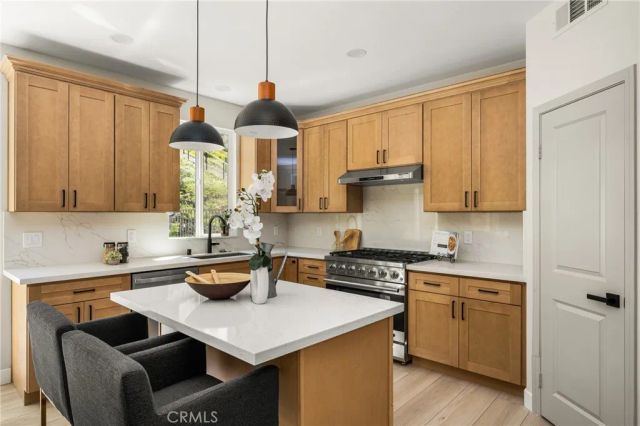 705 E Lemon Swirl, Azusa, CA 91702