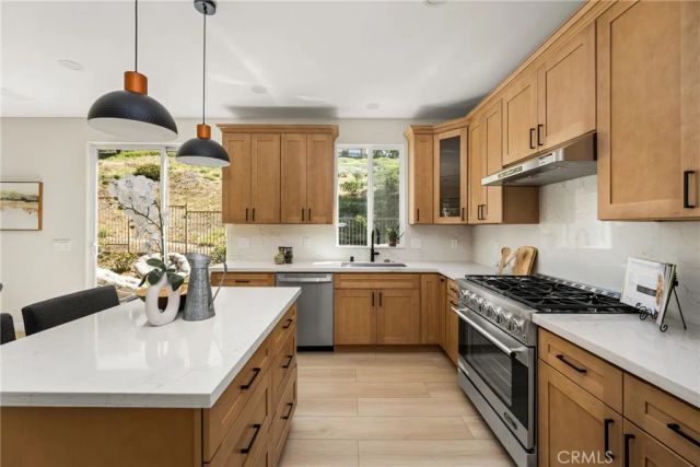 705 E Lemon Swirl, Azusa, CA 91702