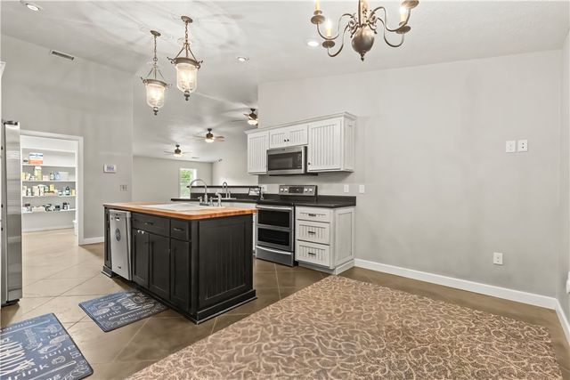 10310 Sutton Place, Harrison, AR 72601