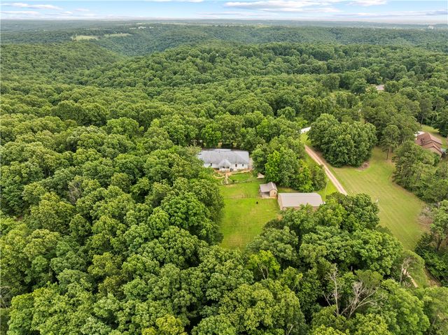 10310 Sutton Place, Harrison, AR 72601