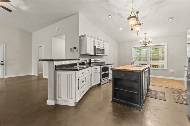 10310 Sutton Place, Harrison, AR 72601