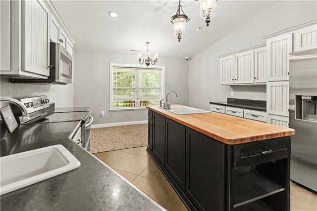 10310 Sutton Place, Harrison, AR 72601