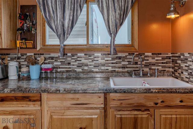 305 1st Avenue N, Clyde Park, MT 59018