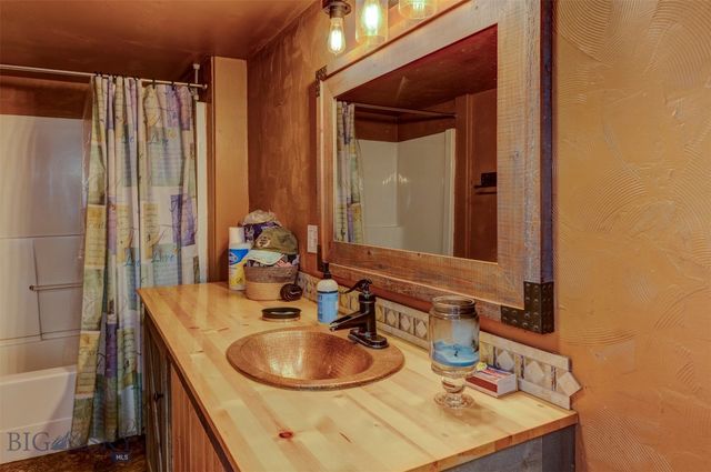 305 1st Avenue N, Clyde Park, MT 59018