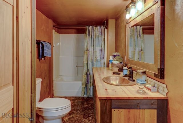 305 1st Avenue N, Clyde Park, MT 59018