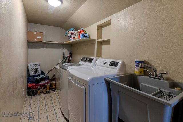 305 1st Avenue N, Clyde Park, MT 59018