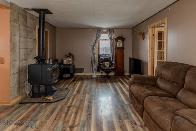 305 1st Avenue N, Clyde Park, MT 59018