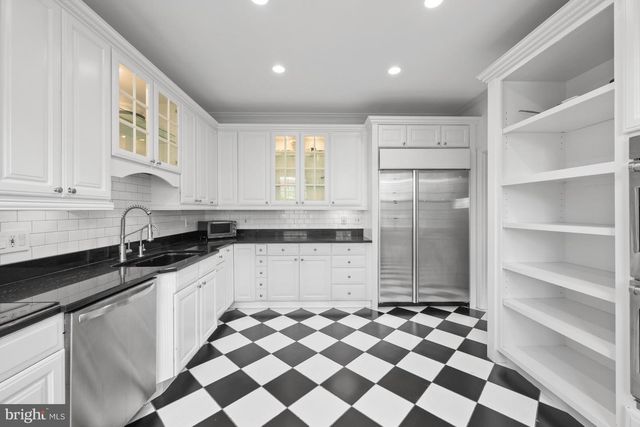 3545 WINFIELD LN NW, Washington, DC 20007