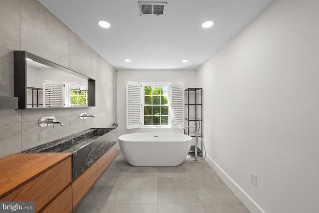 3545 WINFIELD LN NW, Washington, DC 20007