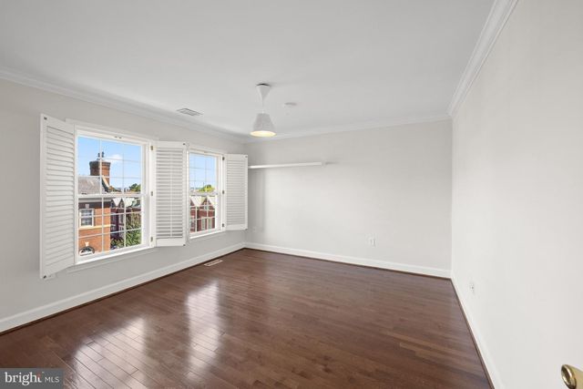 3545 WINFIELD LN NW, Washington, DC 20007