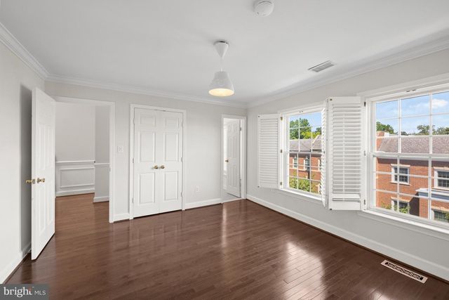 3545 WINFIELD LN NW, Washington, DC 20007