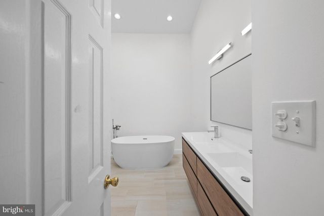 3545 WINFIELD LN NW, Washington, DC 20007