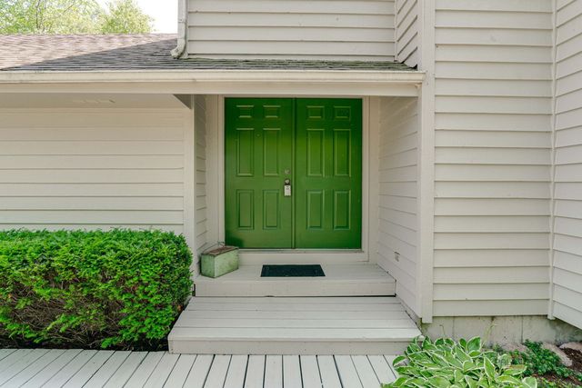 24 Hickory Road, Oakwood Hills, IL 60013