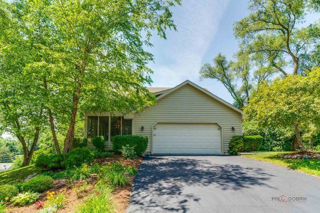 24 Hickory Road, Oakwood Hills, IL 60013