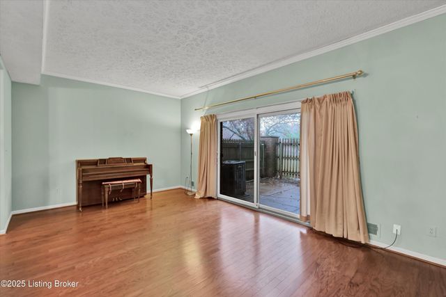 1208 Dalmally Ct, Louisville, KY 40222