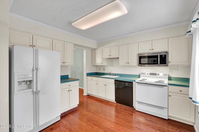 1208 Dalmally Ct, Louisville, KY 40222