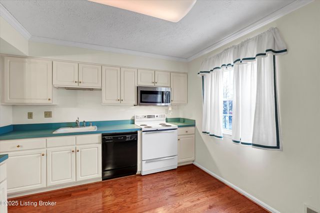 1208 Dalmally Ct, Louisville, KY 40222