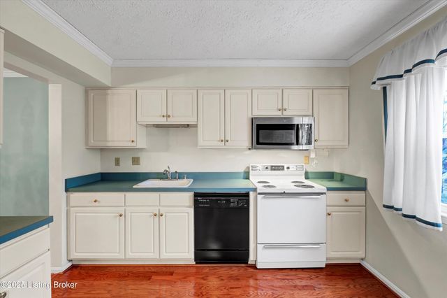 1208 Dalmally Ct, Louisville, KY 40222