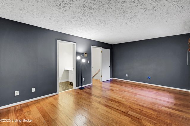 1208 Dalmally Ct, Louisville, KY 40222