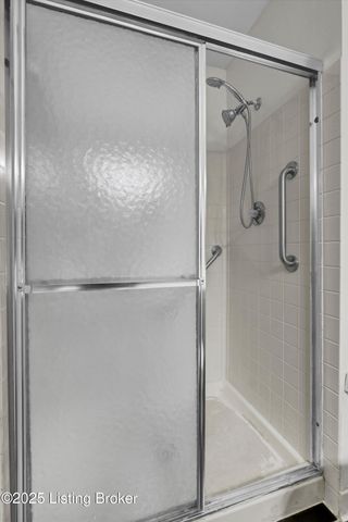 1208 Dalmally Ct, Louisville, KY 40222