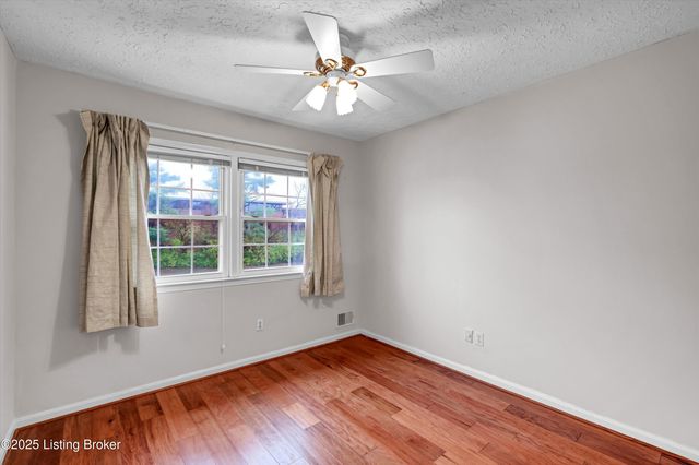 1208 Dalmally Ct, Louisville, KY 40222