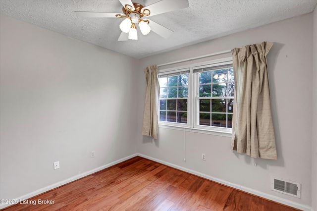 1208 Dalmally Ct, Louisville, KY 40222