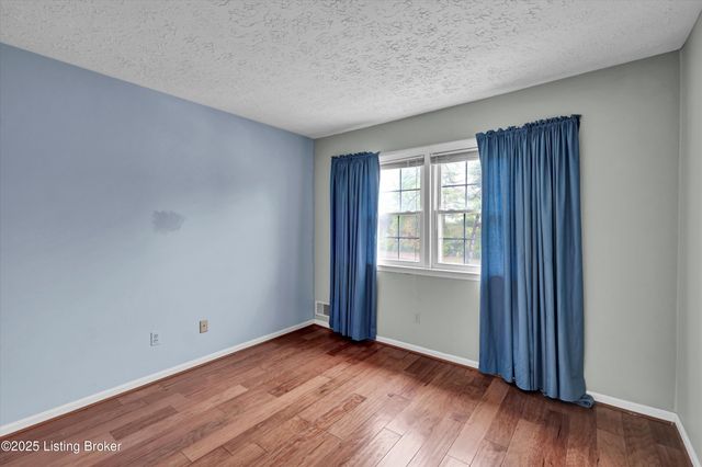 1208 Dalmally Ct, Louisville, KY 40222