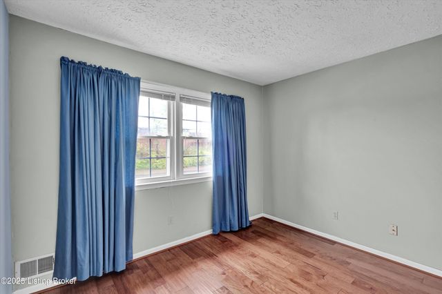 1208 Dalmally Ct, Louisville, KY 40222