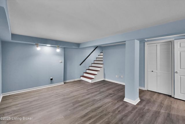 1208 Dalmally Ct, Louisville, KY 40222