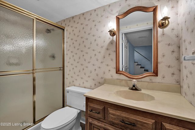 1208 Dalmally Ct, Louisville, KY 40222