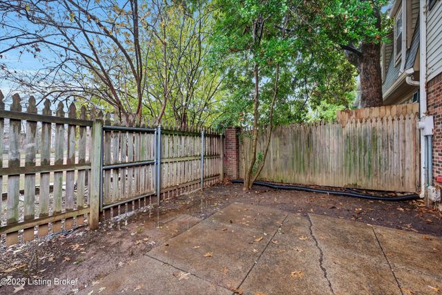 1208 Dalmally Ct, Louisville, KY 40222