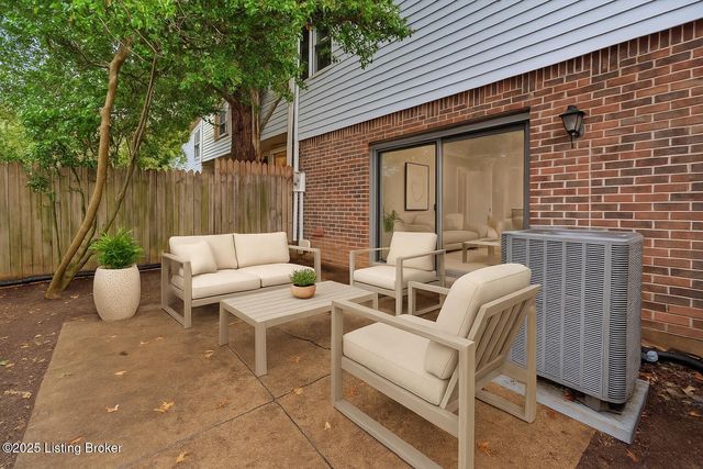 1208 Dalmally Ct, Louisville, KY 40222