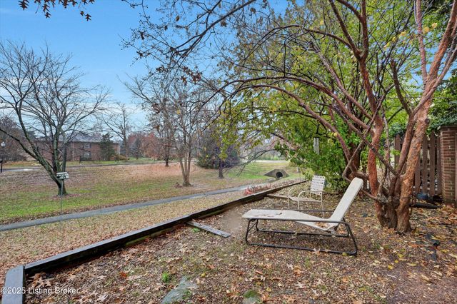 1208 Dalmally Ct, Louisville, KY 40222