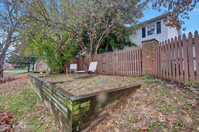 1208 Dalmally Ct, Louisville, KY 40222