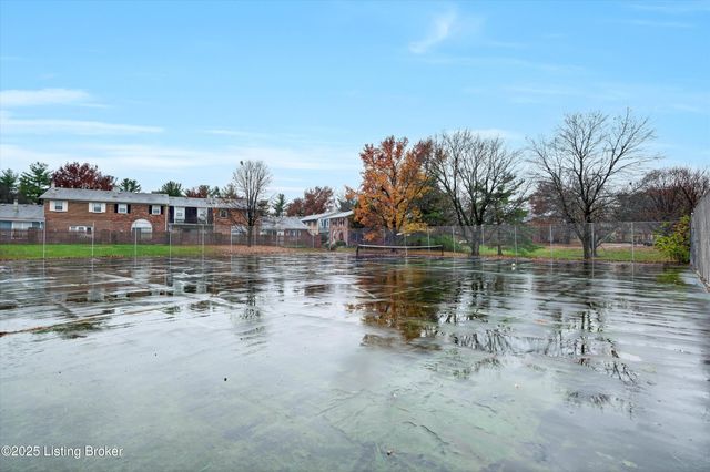 1208 Dalmally Ct, Louisville, KY 40222