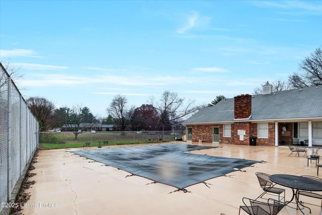 1208 Dalmally Ct, Louisville, KY 40222