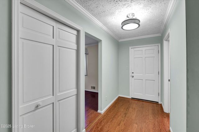 1208 Dalmally Ct, Louisville, KY 40222