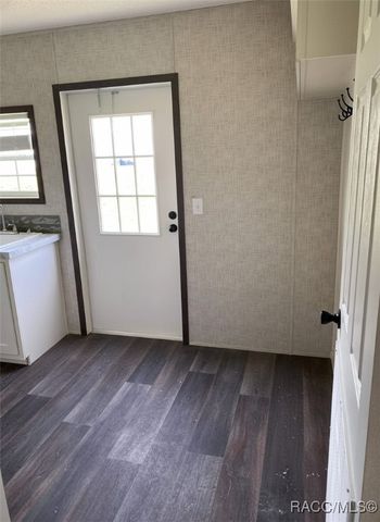 7988 E Northlake Drive, Floral City, FL 34436