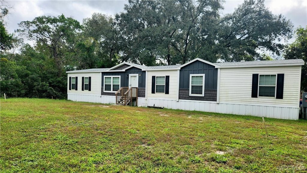 7988 E Northlake Drive, Floral City, FL 34436