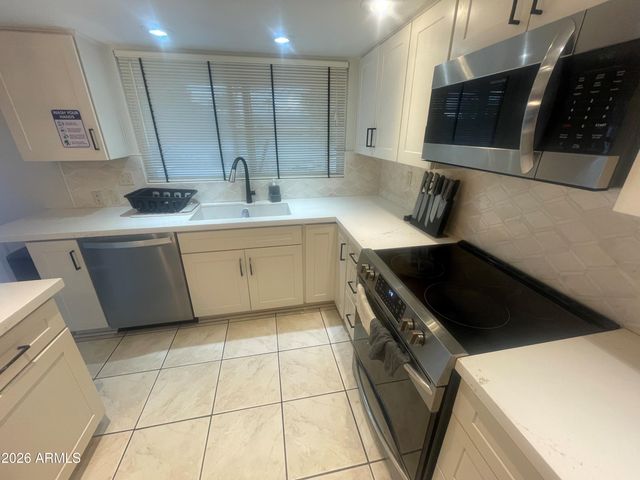 4020 W SWEETWATER Avenue, Phoenix, AZ 85029