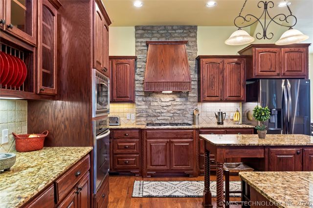 19524 E 74th Place North, Owasso, OK 74055