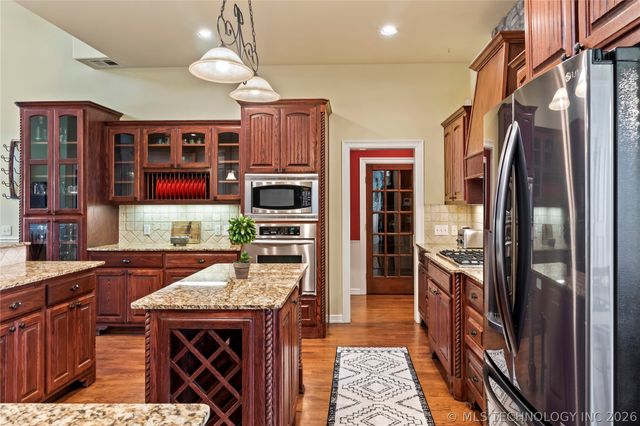 19524 E 74th Place North, Owasso, OK 74055