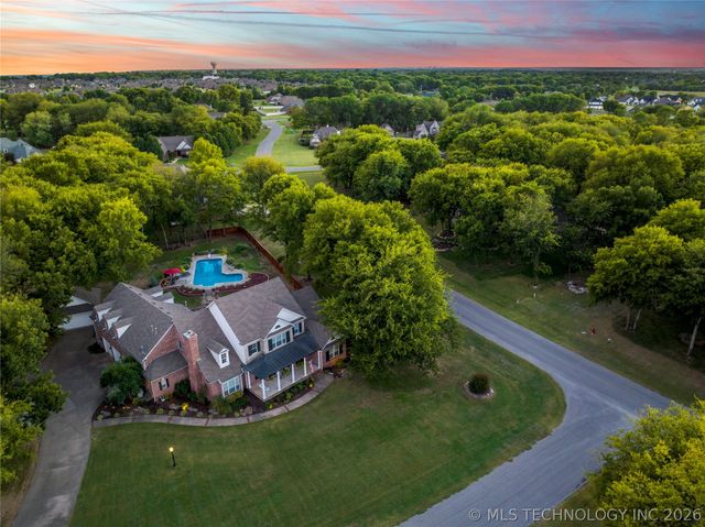 19524 E 74th Place North, Owasso, OK 74055