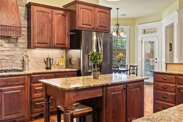 19524 E 74th Place North, Owasso, OK 74055