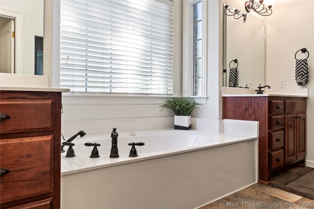 19524 E 74th Place North, Owasso, OK 74055