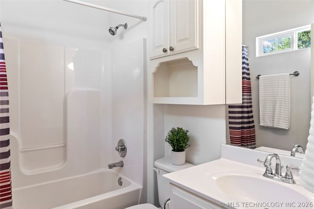 19524 E 74th Place North, Owasso, OK 74055