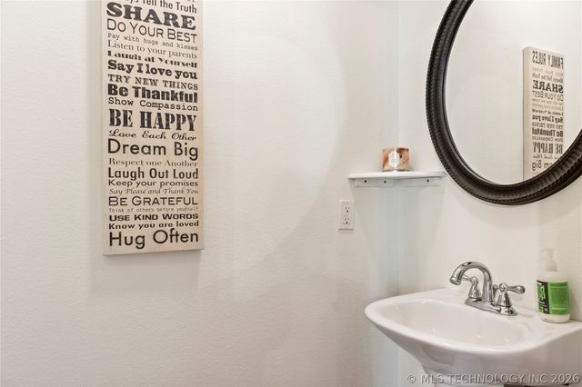 19524 E 74th Place North, Owasso, OK 74055