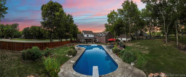 19524 E 74th Place North, Owasso, OK 74055