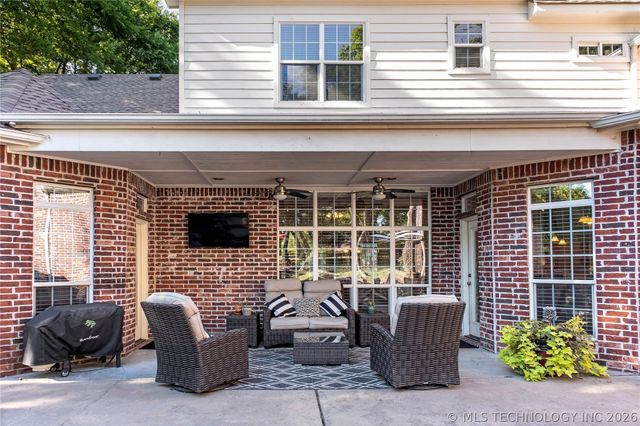 19524 E 74th Place North, Owasso, OK 74055